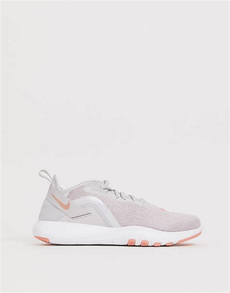 Nike Training – Flex – Sneaker in Grau und Rosa 